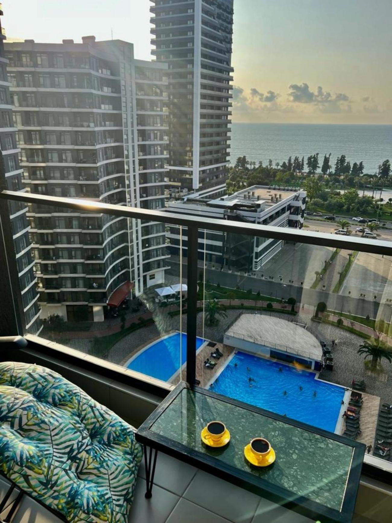 Sunset At White Sails Pool & Sea View Батуми